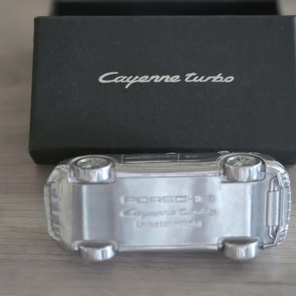 Porsche Cayenne Turbo Limited Edition 1:43 Chrome Model Car w/ Box - Picture 3 of 7